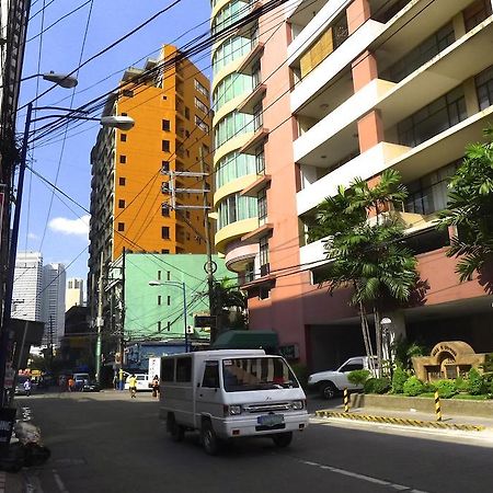 Lokal Hostel Makati City Exterior photo