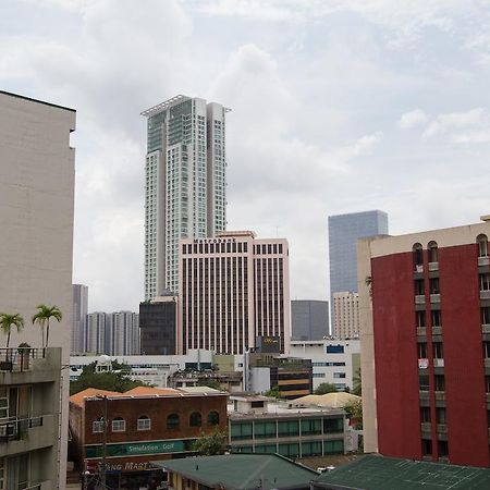 Lokal Hostel Makati City Exterior photo