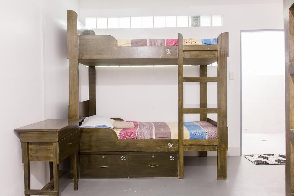 Lokal Hostel Makati City Room photo