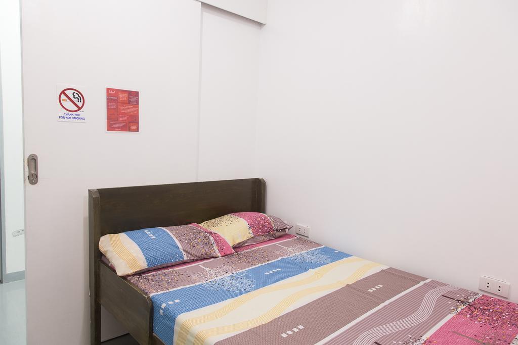 Lokal Hostel Makati City Room photo
