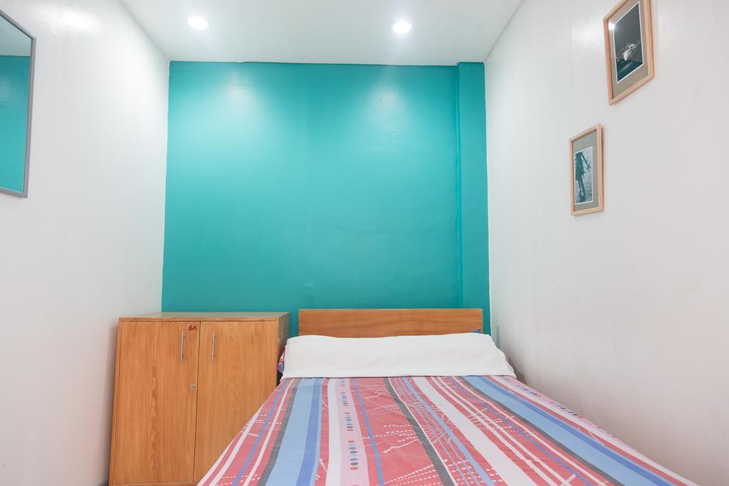Lokal Hostel Makati City Room photo