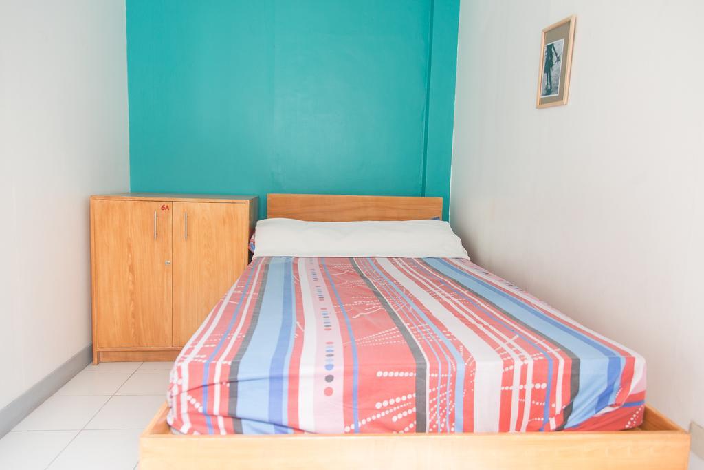 Lokal Hostel Makati City Room photo