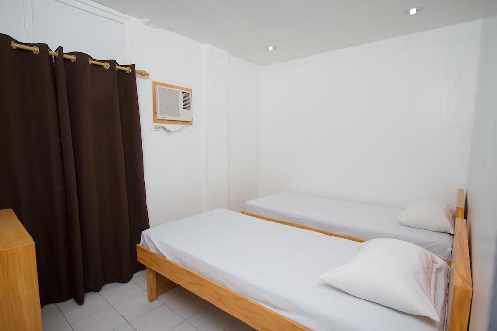 Lokal Hostel Makati City Room photo
