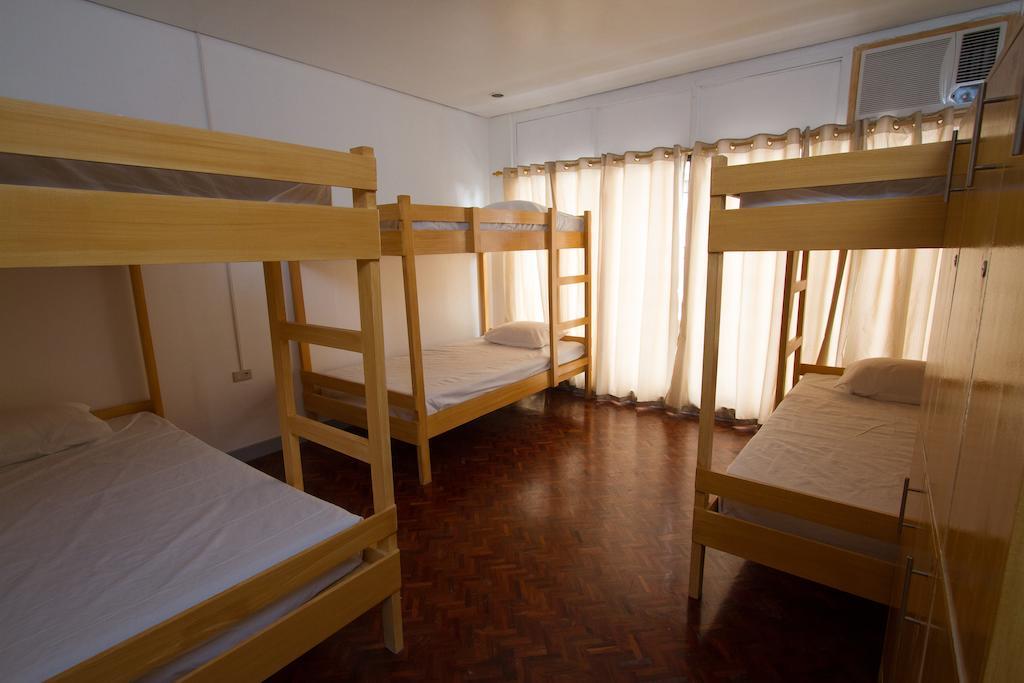 Lokal Hostel Makati City Room photo
