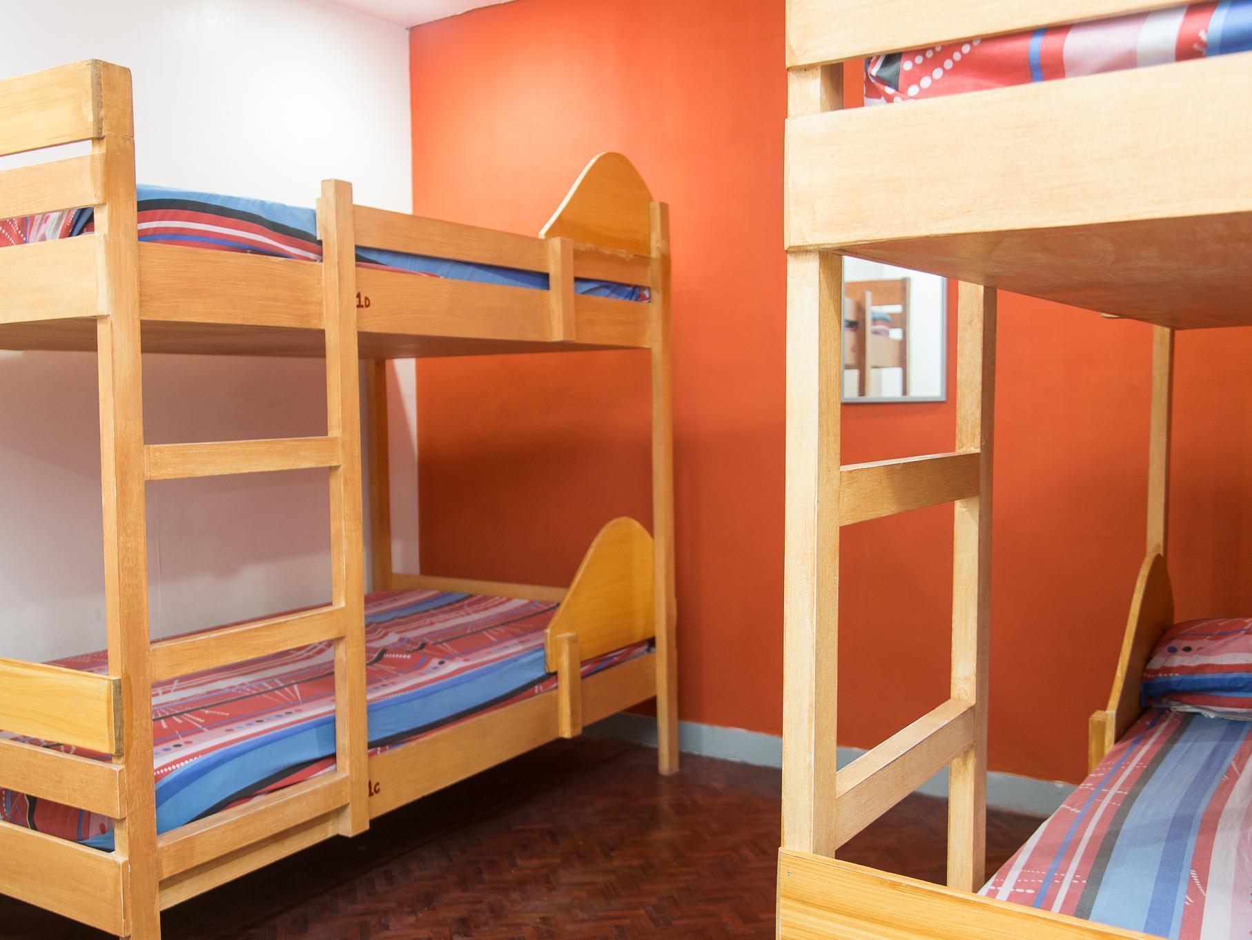 Lokal Hostel Makati City Exterior photo
