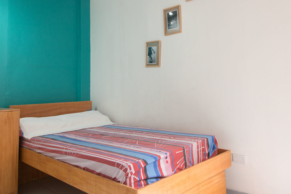 Lokal Hostel Makati City Exterior photo