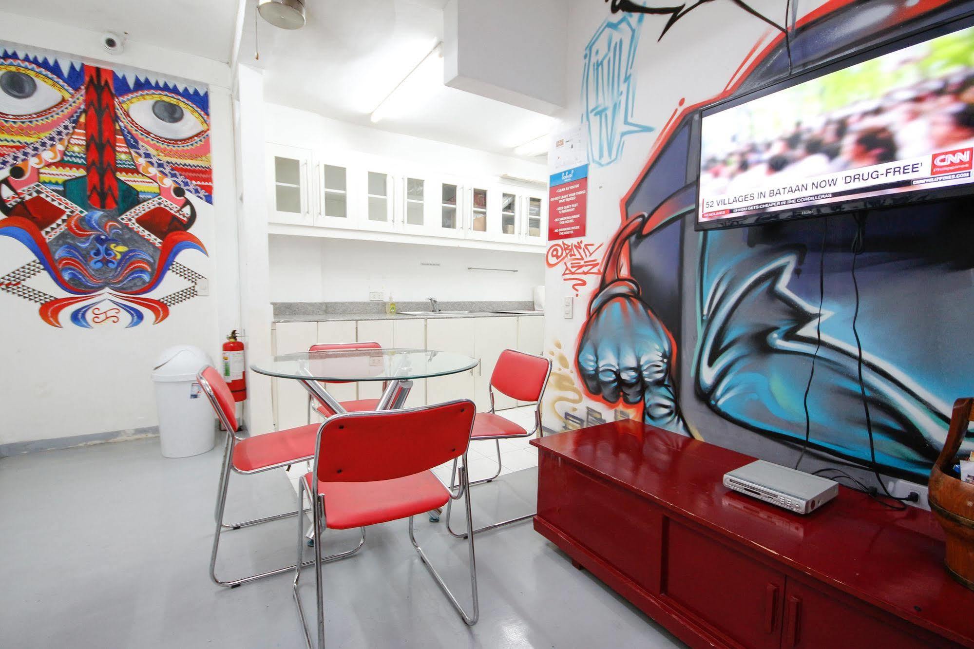 Lokal Hostel Makati City Exterior photo