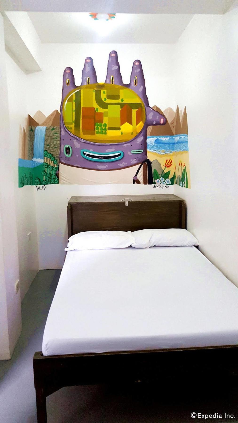Lokal Hostel Makati City Exterior photo