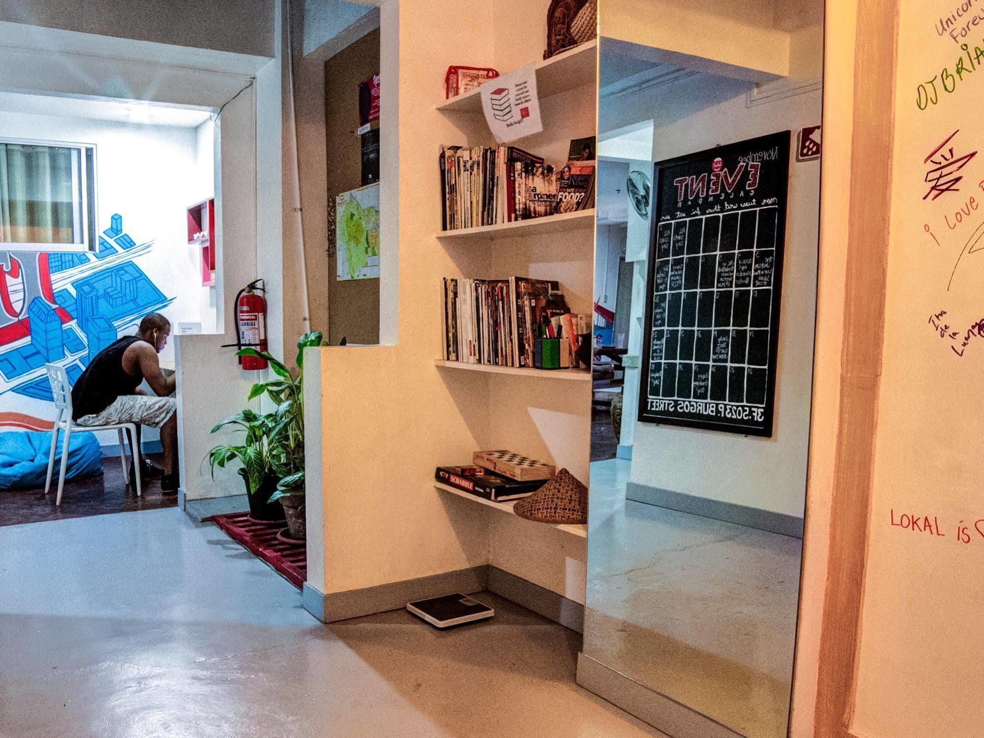 Lokal Hostel Makati City Exterior photo